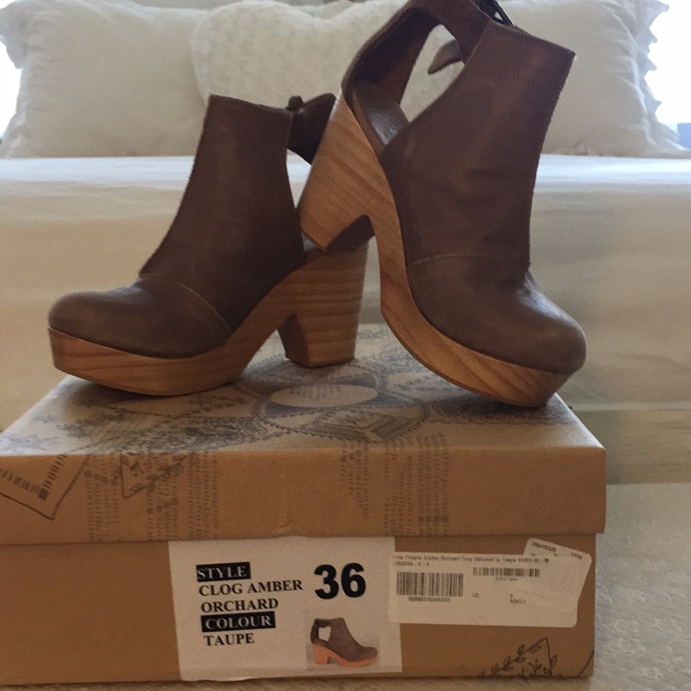 Free people amber orchard clog
